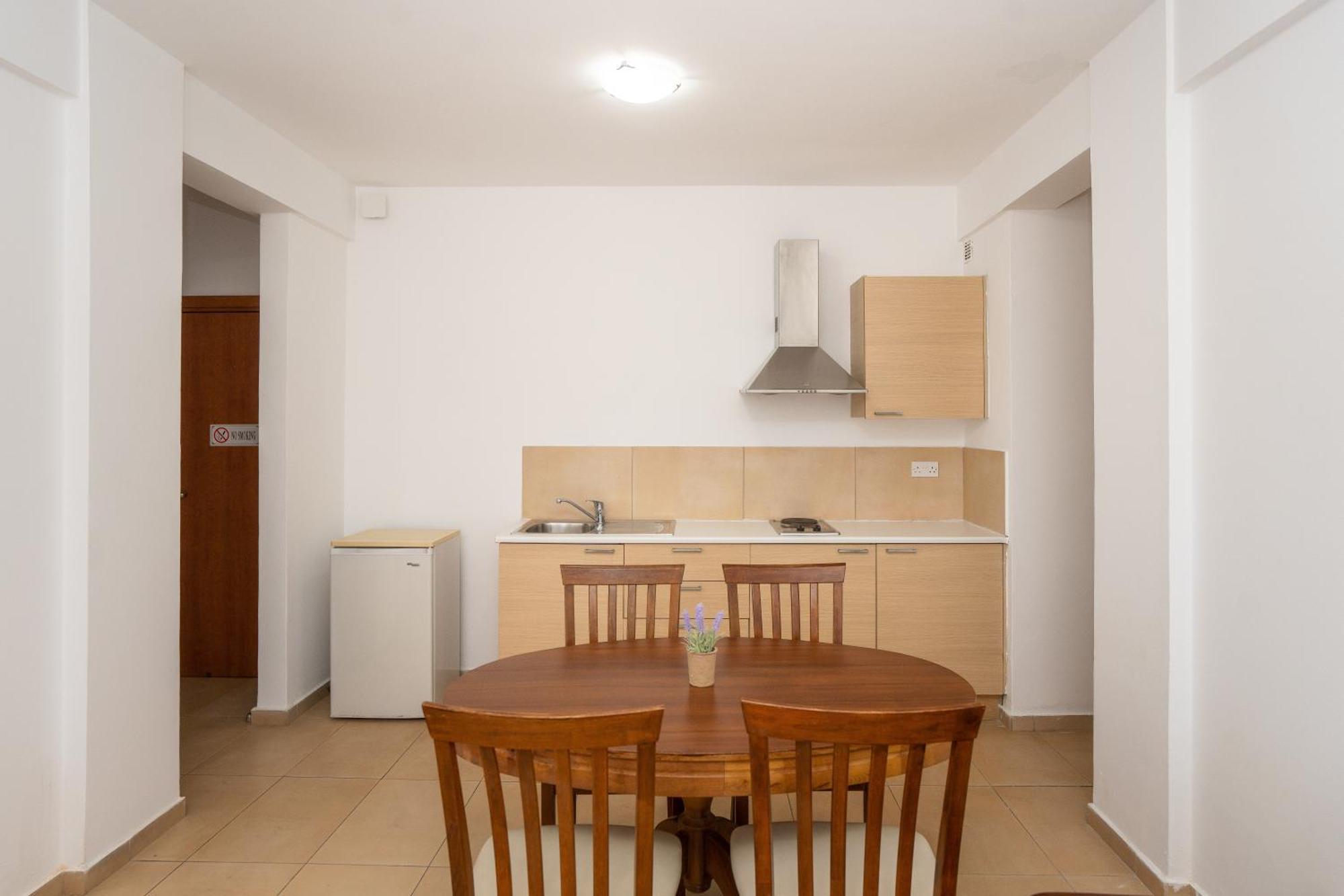Flora Hotel Apartments Протарас Экстерьер фото